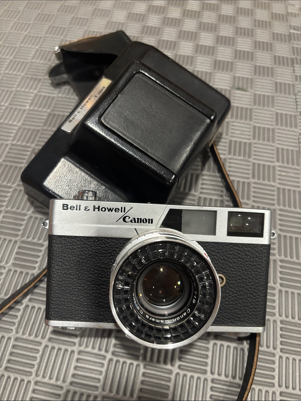 Vintage Bell&Howell Canon Canonet 19 35mm Camera with 45mm f/1.9 lens- Untested